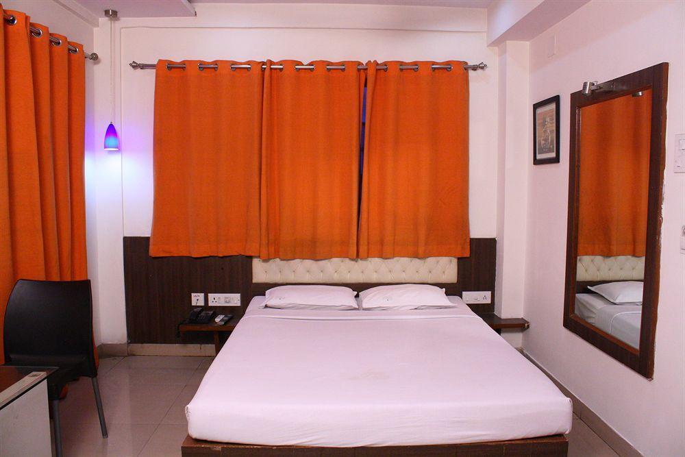 Hotel Crestwood Kalkutta Kültér fotó