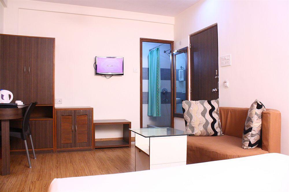 Hotel Crestwood Kalkutta Kültér fotó