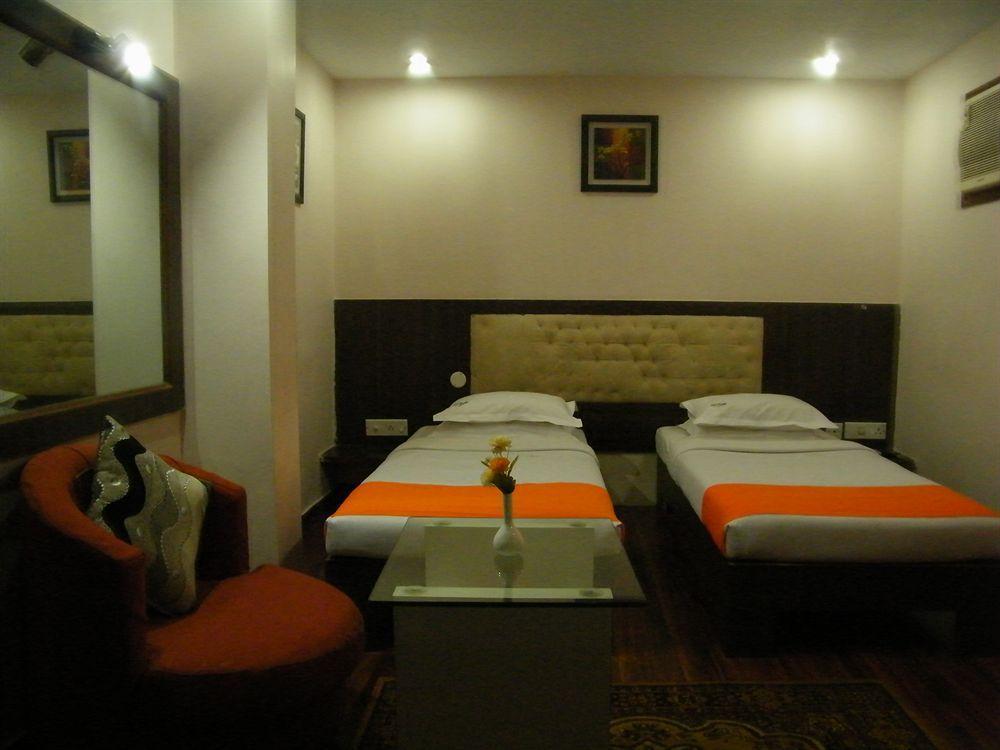 Hotel Crestwood Kalkutta Kültér fotó
