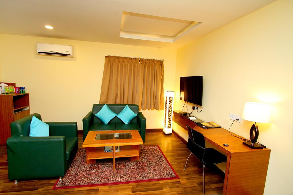 Hotel Crestwood Kalkutta Kültér fotó